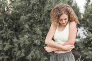 https://www.freepik.com/free-photo/female-athlete-having-pain-in-knee_3027266.htm